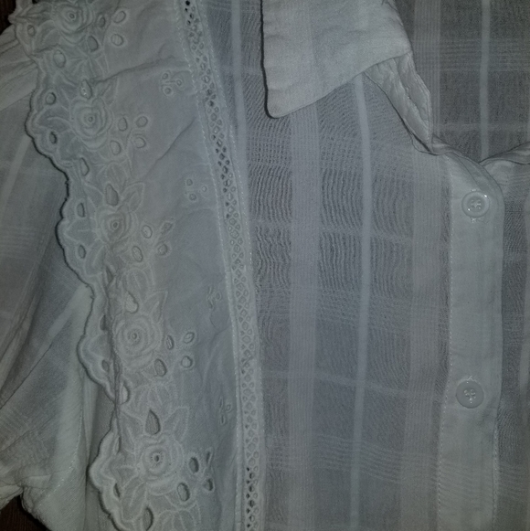 White Eyelet Trim Ruffle Blouse - Picture 4 of 4